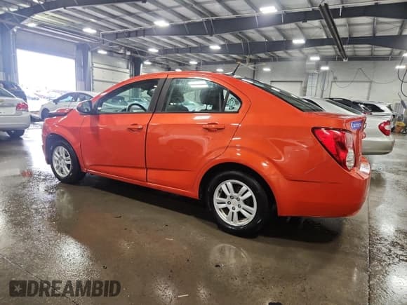 ✅ 2012 Chevrolet Sonic LS • VIN: 1G1JB5SH9C4136390 • Lot: 71676875. Wystawiony na Copart z przebiegiem 80 646 mil. Bezpłatny archiwum sprzedaży aukcyjnych z USA i szczegółowy raport historii pojazdu na DreamBid. Zdjęcie 2.