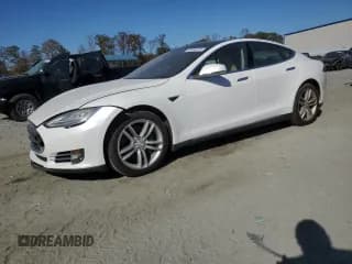 ✅ 2014 Tesla Model S 60 • VIN: 5YJSA1H18EFP33284 • Lot: 92854015. Wystawiony na Copart z przebiegiem 156 875 mil. Bezpłatny archiwum sprzedaży aukcyjnych z USA i szczegółowy raport historii pojazdu na DreamBid. Zdjęcie 1.