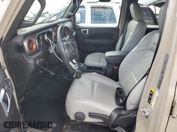 ✅ 2020 Jeep Gladiator Mojave • VIN: 1C6JJTEG9LL208154 • Lot: 70474844. Listed on Copart with 31,065 mi. Free auction sales archive from the USA and detailed vehicle history report at DreamBid. Image 7.