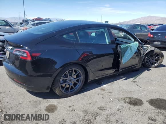 ✅ 2021 Tesla Model 3 Standard Range Plus • VIN: 5YJ3E1EA7MF871622 • Lot: 48573755. Wystawiony na Copart z przebiegiem 48 004 mil. Bezpłatny archiwum sprzedaży aukcyjnych z USA i szczegółowy raport historii pojazdu na DreamBid. Zdjęcie 3.