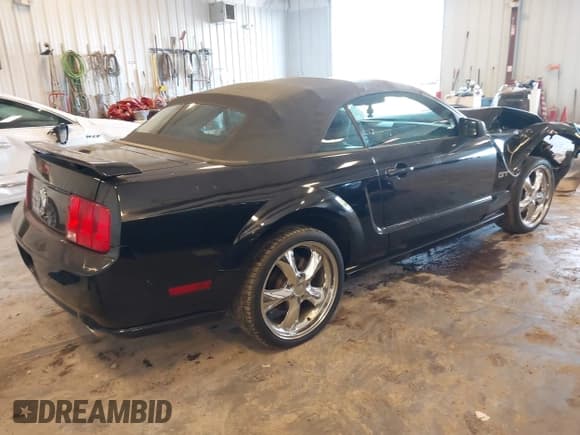 ✅ 2007 Ford Mustang GT Deluxe • VIN: 1ZVHT85HX75358269 • Lot: 43349509. Listed on IAAI with 93,128 mi. Free auction sales archive from the USA and detailed vehicle history report at DreamBid. Image 4.