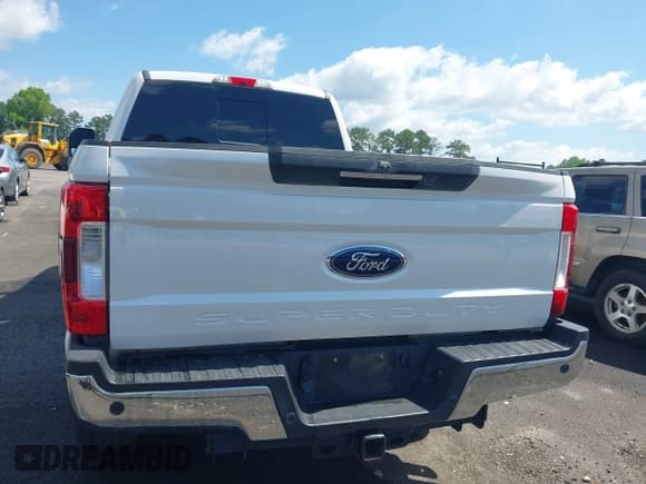 ✅ 2018 Ford F-250 XL • VIN: 1FT7W2BT2JEC86051 • Lot: 42326692. Listed on IAAI with 125,515 mi. Free auction sales archive from the USA and detailed vehicle history report at DreamBid. Image 16.