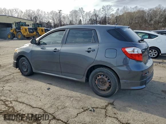 ✅ 2009 Toyota Matrix S • VIN: 2T1LE40E99C007825 • Лот: 95881505. Опубликован ранее на Copart с пробегом 150 380 миль. Бесплатный доступ к архиву аукционных продаж из США и подробный отчёт об истории автомобиля на DreamBid. Изображение 2.