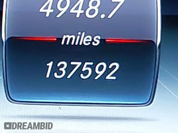 ✅ 2017 Mercedes-Benz E 300 Luxury • VIN: WDDZF4KB6HA016663 • Лот: 42884290. Опубликован ранее на IAAI с пробегом 137 592 миль. Бесплатный доступ к архиву аукционных продаж из США и подробный отчёт об истории автомобиля на DreamBid. Изображение 15.