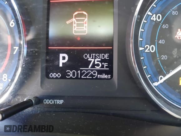 ✅ 2018 Toyota Corolla LE • VIN: 5YFBURHE2JP795187 • Lot: 43460746. Listed on IAAI with 301,229 mi. Free auction sales archive from the USA and detailed vehicle history report at DreamBid. Image 16.