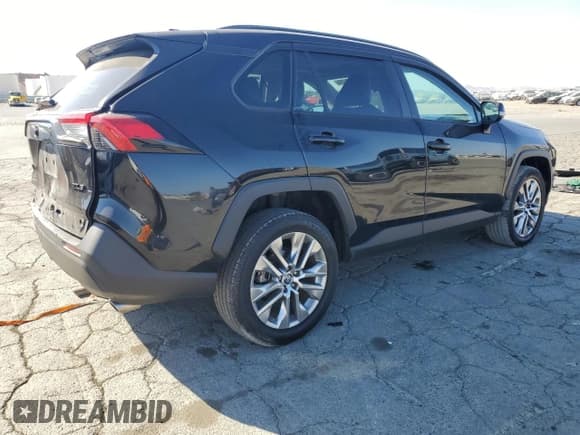 ✅ 2019 Toyota RAV4 XLE Premium • VIN: 2T3C1RFV2KC009414 • Lot: 81782435. Listed on Copart with 221,550 mi. Free auction sales archive from the USA and detailed vehicle history report at DreamBid. Image 3.