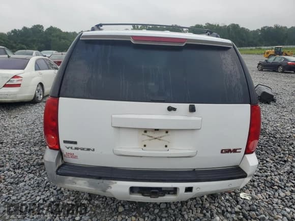 ✅ 2010 GMC Yukon SLT • VIN: 1GKMCCE3XAR189528 • Lot: 68216275. Listed on Copart with 269,428 mi. Free auction sales archive from the USA and detailed vehicle history report at DreamBid. Image 6.