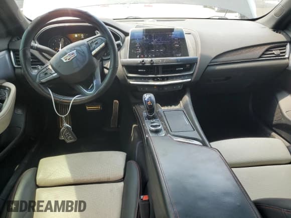 ✅ 2020 Cadillac CT5 Sport • VIN: 1G6DU5RK9L0149120 • Lot: 59506165. Wystawiony na Copart z przebiegiem 86 711 mil. Bezpłatny archiwum sprzedaży aukcyjnych z USA i szczegółowy raport historii pojazdu na DreamBid. Zdjęcie 8.