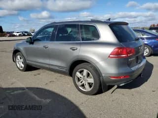 ✅ 2012 Volkswagen Touareg Sport • VIN: WVGEK9BP4CD008951 • Lot: 82663225. Wystawiony na Copart z przebiegiem 62 718 mil. Bezpłatny archiwum sprzedaży aukcyjnych z USA i szczegółowy raport historii pojazdu na DreamBid. Zdjęcie 2.