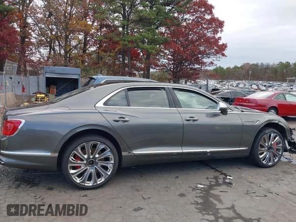 ✅ 2023 Bentley Flying Spur W12 • VIN: SCBBB6ZG7PC007285 • Lot: 43557332. Listed on IAAI with 18,328 mi. Free auction sales archive from the USA and detailed vehicle history report at DreamBid. Image 13.