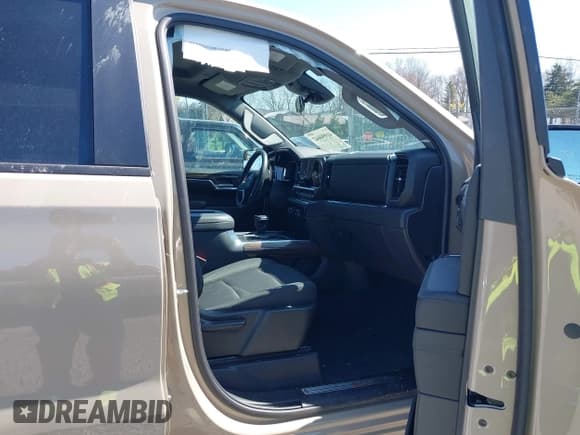 ✅ 2022 Chevrolet Silverado 1500 LT Trail Boss • VIN: 3GCUDFED1NG689442 • Lot: 41994642. Wystawiony na IAAI z przebiegiem 26 598 mil. Bezpłatny archiwum sprzedaży aukcyjnych z USA i szczegółowy raport historii pojazdu na DreamBid. Zdjęcie 5.