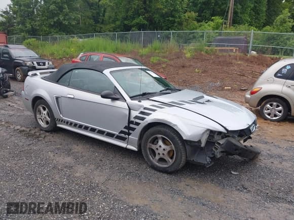 ✅ 2002 Ford Mustang Deluxe • VIN: 1FAFP44492F221578 • Lot: 42242232. Listed on IAAI with 107,773 mi. Free auction sales archive from the USA and detailed vehicle history report at DreamBid. Image 1.