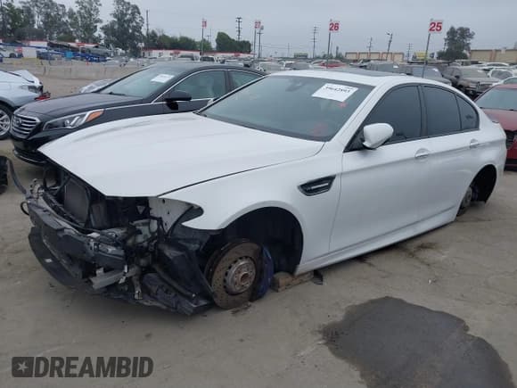 ✅ 2014 BMW M5 • VIN: WBSFV9C58ED593445 • Lot: 39642893. Wystawiony na IAAI z przebiegiem Nie podano. Bezpłatny archiwum sprzedaży aukcyjnych z USA i szczegółowy raport historii pojazdu na DreamBid. Zdjęcie 17.