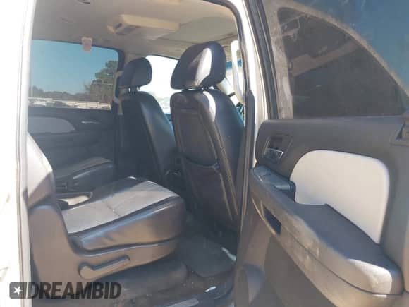 2008 Chevrolet Suburban LTZ with VIN 3GNFK16318G127415, listed as a IAAI auction lot 43429430 with 267,251 mi miles and . Bid and sale history available at DreamBid. Image 8.