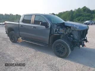 2019 Chevrolet Silverado 1500 Custom Trail Boss z VIN 1GCPYCEFXKZ376063, wystawiony jako IAAI lot #42407593 z przebiegiem 69 949 mil mil oraz . Historia ofert i sprzedaży dostępna na DreamBid. Obrazek 1.