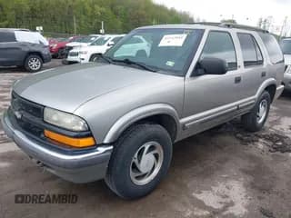 ✅ 2000 Chevrolet Blazer LT • VIN: 1GNDT13W3Y2190611 • Lot: 42113542. Wystawiony na IAAI z przebiegiem 159 890 mil. Bezpłatny archiwum sprzedaży aukcyjnych z USA i szczegółowy raport historii pojazdu na DreamBid. Zdjęcie 2.