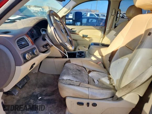 ✅ 2014 Chevrolet Silverado 2500HD LTZ • VIN: 1GC1KYE88EF161941 • Lot: 93073815. Wystawiony na Copart z przebiegiem 190 371 mil. Bezpłatny archiwum sprzedaży aukcyjnych z USA i szczegółowy raport historii pojazdu na DreamBid. Zdjęcie 7.