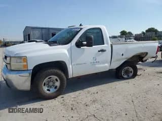 2008 Chevrolet Silverado 2500HD 1LT z VIN 1GCHK24K78E121658, wystawiony jako Copart lot #68689125 z przebiegiem 228 343 mil mil oraz Szkoda całkowita • Salvage title. Historia ofert i sprzedaży dostępna na DreamBid. Obrazek 1.