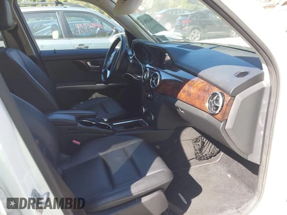 ✅ 2013 Mercedes-Benz GLK 350 • VIN: WDCGG8JB8DG109077 • Lot: 43320652. Wystawiony na IAAI z przebiegiem 218 075 mil. Bezpłatny archiwum sprzedaży aukcyjnych z USA i szczegółowy raport historii pojazdu na DreamBid. Zdjęcie 5.