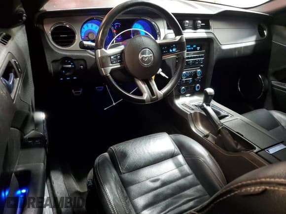 ✅ 2010 Ford Mustang • VIN: 1ZVHP8CH1A5127212 • Лот: 71642394. Опубликован ранее на Copart с пробегом 158 068 миль. Бесплатный доступ к архиву аукционных продаж из США и подробный отчёт об истории автомобиля на DreamBid. Изображение 8.