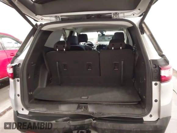 ✅ 2021 Chevrolet Traverse LT Cloth • VIN: 1GNEVGKW1MJ260464 • Lot: 42399748. Wystawiony na IAAI z przebiegiem 77 498 mil. Bezpłatny archiwum sprzedaży aukcyjnych z USA i szczegółowy raport historii pojazdu na DreamBid. Zdjęcie 17.