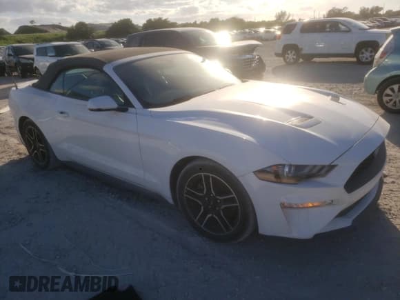 ✅ 2018 Ford Mustang EcoBoost Premium • VIN: 1FATP8UH5J5132916 • Lot: 90892995. Listed on Copart with 66,718 mi. Free auction sales archive from the USA and detailed vehicle history report at DreamBid. Image 4.