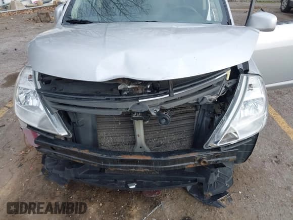 ✅ 2010 Nissan Versa SL • VIN: 3N1BC1CP1AL377393 • Lot: 43612914. Wystawiony na IAAI z przebiegiem 135 438 mil. Bezpłatny archiwum sprzedaży aukcyjnych z USA i szczegółowy raport historii pojazdu na DreamBid. Zdjęcie 6.