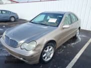 ✅ 2002 Mercedes-Benz C 230/260/280/320 • VIN: WDBRF64J62F205588 • Lot: 41619259. Wystawiony na IAAI z przebiegiem 172 783 mil. Bezpłatny archiwum sprzedaży aukcyjnych z USA i szczegółowy raport historii pojazdu na DreamBid. Zdjęcie 2.
