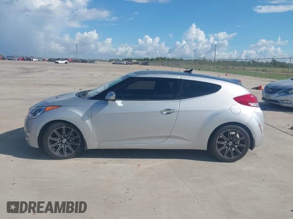 ✅ 2012 Hyundai Veloster w/Red Int • VIN: KMHTC6AD4CU053866 • Lot: 43278884. Wystawiony na IAAI z przebiegiem 155 497 mil. Bezpłatny archiwum sprzedaży aukcyjnych z USA i szczegółowy raport historii pojazdu na DreamBid. Zdjęcie 14.