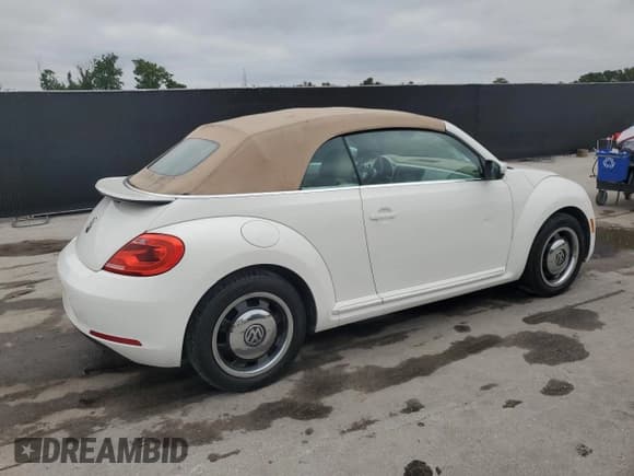 ✅ 2013 Volkswagen Beetle 2.5L • VIN: 3VW5P7AT2DM809034 • Лот: 84021325. Опубликован ранее на Copart с пробегом 46 663 миль. Бесплатный доступ к архиву аукционных продаж из США и подробный отчёт об истории автомобиля на DreamBid. Изображение 3.