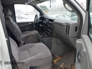 ✅ 2005 GMC Savana Cargo YF7 Upfitter • VIN: 1GDFG15T151186546 • Lot: 43638275. Wystawiony na IAAI z przebiegiem 236 861 mil. Bezpłatny archiwum sprzedaży aukcyjnych z USA i szczegółowy raport historii pojazdu na DreamBid. Zdjęcie 5.