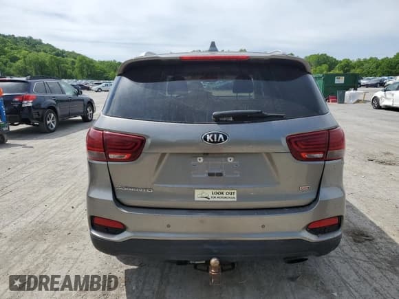 ✅ 2019 Kia Sorento LX • VIN: 5XYPGDA31KG523437 • Lot: 57424965. Wystawiony na Copart z przebiegiem 205 492 mil. Bezpłatny archiwum sprzedaży aukcyjnych z USA i szczegółowy raport historii pojazdu na DreamBid. Zdjęcie 6.
