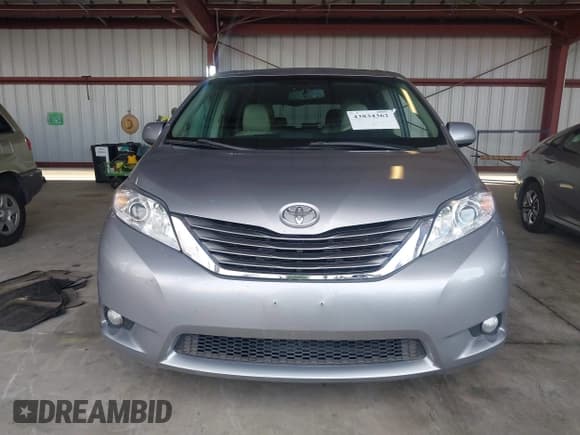 ✅ 2012 Toyota Sienna XLE • VIN: 5TDYK3DC3CS210368 • Lot: 43834362. Wystawiony na IAAI z przebiegiem 185 989 mil. Bezpłatny archiwum sprzedaży aukcyjnych z USA i szczegółowy raport historii pojazdu na DreamBid. Zdjęcie 12.