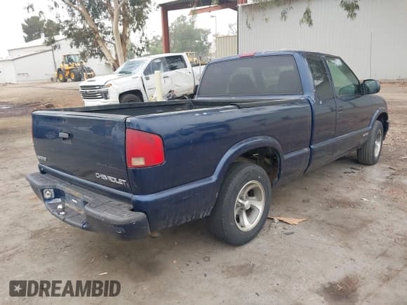 ✅ 2003 Chevrolet S-10 LS • VIN: 1GCCS19XX38175388 • Лот: 43401773. Опубликован ранее на IAAI с пробегом 229 451 миль. Бесплатный доступ к архиву аукционных продаж из США и подробный отчёт об истории автомобиля на DreamBid. Изображение 4.