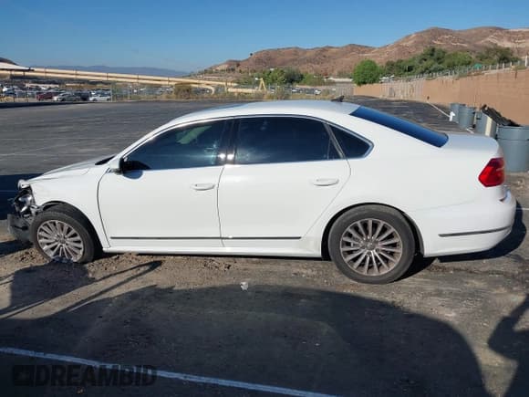 ✅ 2016 Volkswagen Passat SE • VIN: 1VWBT7A39GC011988 • Лот: 43416068. Опубликован ранее на IAAI с пробегом 135 182 миль. Бесплатный доступ к архиву аукционных продаж из США и подробный отчёт об истории автомобиля на DreamBid. Изображение 15.