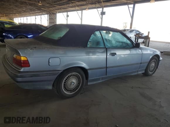 ✅ 1994 BMW 3 Series • VIN: WBABJ5327RJC79003 • Лот: 67675105. Опубликован ранее на Copart с пробегом 38 783 миль. Бесплатный доступ к архиву аукционных продаж из США и подробный отчёт об истории автомобиля на DreamBid. Изображение 3.