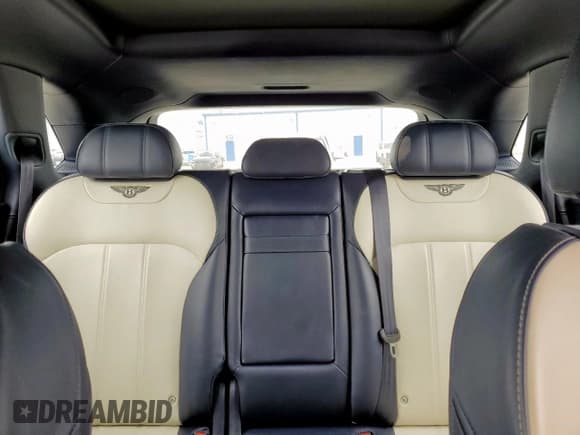 ✅ 2019 Bentley Bentayga V8 • VIN: SJAAM2ZV9KC024691 • Lot: 59217965. Listed on Copart with 33,243 mi. Free auction sales archive from the USA and detailed vehicle history report at DreamBid. Image 10.