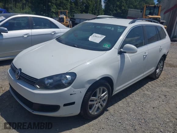 ✅ 2014 Volkswagen Jetta TDI w/Sunroof & Nav • VIN: 3VWPL7AJ0EM618720 • Lot: 42852137. Listed on IAAI with 114,956 mi. Free auction sales archive from the USA and detailed vehicle history report at DreamBid. Image 2.