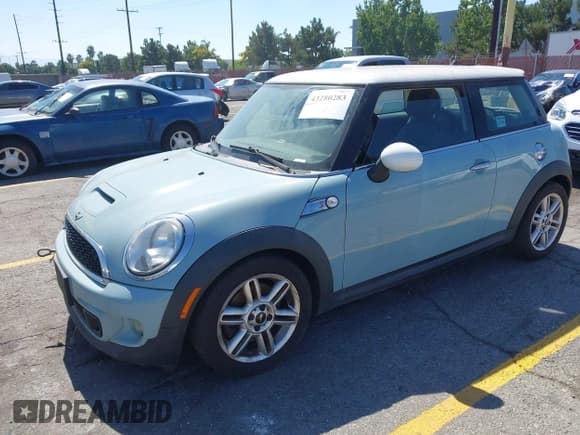 ✅ 2012 MINI Hardtop S • VIN: WMWSV3C58CT385441 • Lot: 43280283. Listed on IAAI with 86,204 mi. Free auction sales archive from the USA and detailed vehicle history report at DreamBid. Image 2.