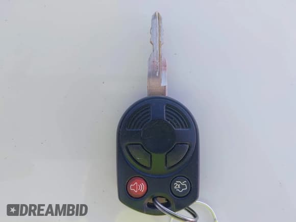 ✅ 2009 Ford Escape XLS • VIN: 1FMCU02749KB31375 • Lot: 43415502. Wystawiony na IAAI z przebiegiem 83 114 mil. Bezpłatny archiwum sprzedaży aukcyjnych z USA i szczegółowy raport historii pojazdu na DreamBid. Zdjęcie 11.