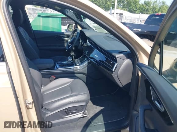 ✅ 2025 Audi Q7 Premium Plus • VIN: WA1LVBF79SD016296 • Lot: 42848530. Listed on IAAI with 14,558 mi. Free auction sales archive from the USA and detailed vehicle history report at DreamBid. Image 5.