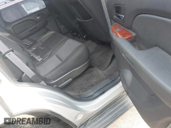 ✅ 2011 Chevrolet Tahoe LS • VIN: 1GNSCAE02BR239781 • Lot: 43739566. Wystawiony na IAAI z przebiegiem Nie podano. Bezpłatny archiwum sprzedaży aukcyjnych z USA i szczegółowy raport historii pojazdu na DreamBid. Zdjęcie 8.