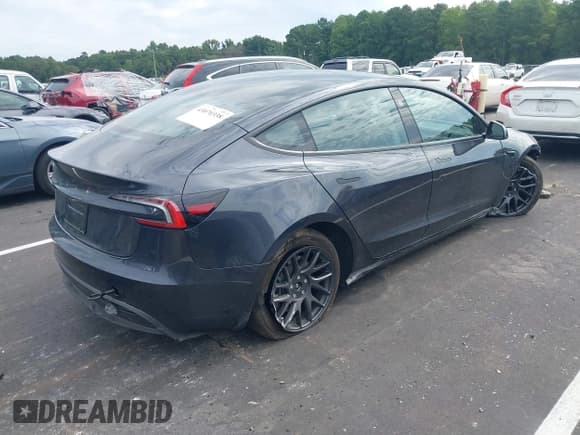 ✅ 2025 Tesla Model 3 Long Range • VIN: 5YJ3E1EA0SF968349 • Lot: 43070338. Wystawiony na IAAI z przebiegiem 7 676 mil. Bezpłatny archiwum sprzedaży aukcyjnych z USA i szczegółowy raport historii pojazdu na DreamBid. Zdjęcie 4.