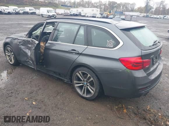 2018 BMW 3 Series 328d xDrive с VIN WBA8J1C53JA019101, выставлен на аукционе IAAI как лот 43438030 с пробегом 192 990 миль миль и . История ставок и продаж доступна на DreamBid. Изображение 3.