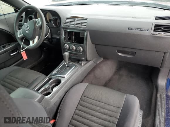 ✅ 2014 Dodge Challenger SXT • VIN: 2C3CDYAG6EH302136 • Lot: 72683914. Wystawiony na Copart z przebiegiem 107 731 mil. Bezpłatny archiwum sprzedaży aukcyjnych z USA i szczegółowy raport historii pojazdu na DreamBid. Zdjęcie 8.