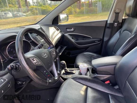 ✅ 2016 Hyundai Santa Fe Limited • VIN: 5XYZUDLA7GG357624 • Lot: 72616734. Wystawiony na Copart z przebiegiem 185 643 mil mil. Skorzystaj z bezpłatnego archiwum sprzedaży aukcyjnych z USA i zobacz szczegółowy raport historii pojazdu na DreamBid. Zdjęcie 5.