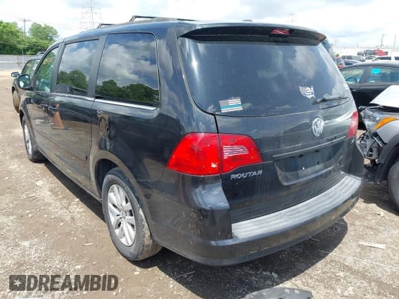 ✅ 2013 Volkswagen Routan SE • VIN: 2C4RVABG8DR724717 • Lot: 42372187. Listed on IAAI with 311,451 mi. Free auction sales archive from the USA and detailed vehicle history report at DreamBid. Image 3.