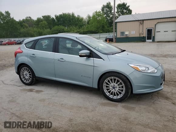 ✅ 2013 Ford Focus Electric • VIN: 1FADP3R42DL264058 • Lot: 59331665. Listed on Copart with 43,266 mi. Free auction sales archive from the USA and detailed vehicle history report at DreamBid. Image 4.