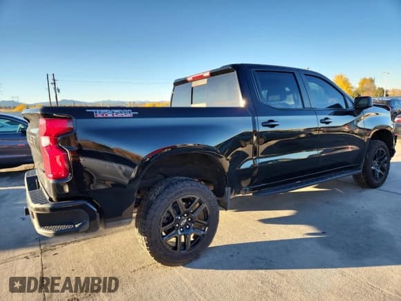 ✅ 2022 Chevrolet Silverado 1500 LT Trail Boss • VIN: 3GCPYFED9NG107136 • Lot: 90358475. Wystawiony na Copart z przebiegiem 62 544 mil. Bezpłatny archiwum sprzedaży aukcyjnych z USA i szczegółowy raport historii pojazdu na DreamBid. Zdjęcie 3.