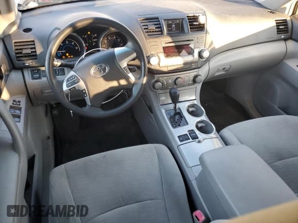 ✅ 2012 Toyota Highlander • VIN: JTEBC3EH5C2010429 • Lot: 90608385. Wystawiony na Copart z przebiegiem 224 356 mil. Bezpłatny archiwum sprzedaży aukcyjnych z USA i szczegółowy raport historii pojazdu na DreamBid. Zdjęcie 8.